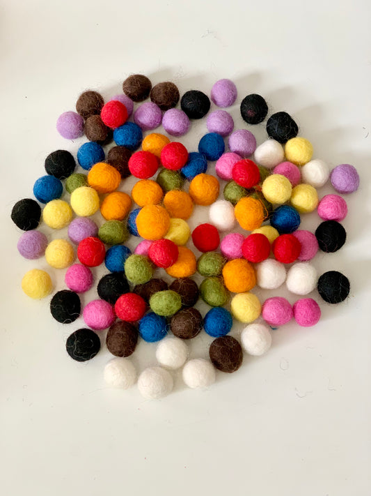 100 1.5 cm Rainbow Felt Balls